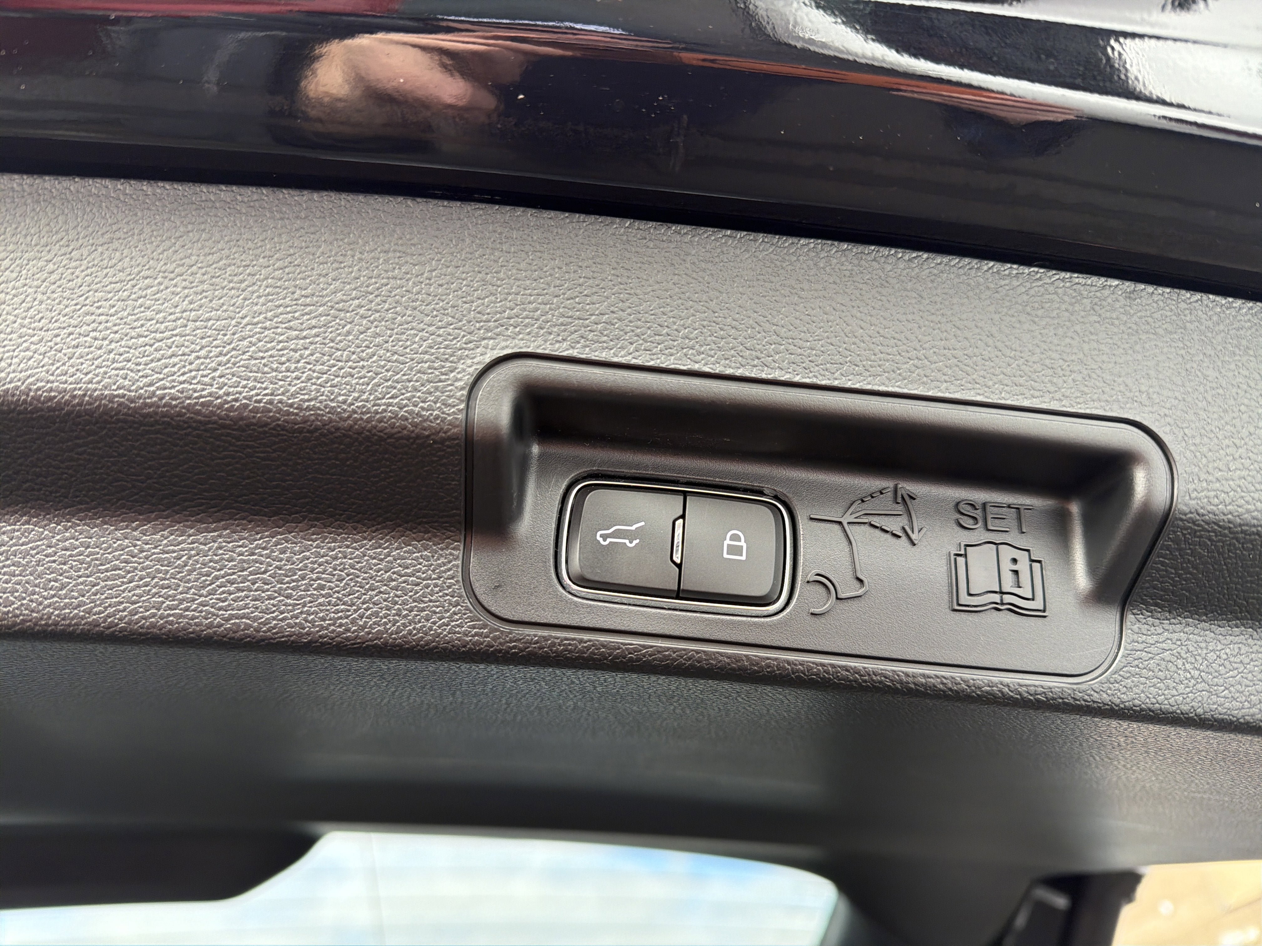 Used 2022 Ford Explorer XLT image 29