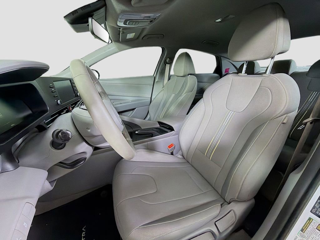 Used 2025 Hyundai Elantra Sport FWD image 13