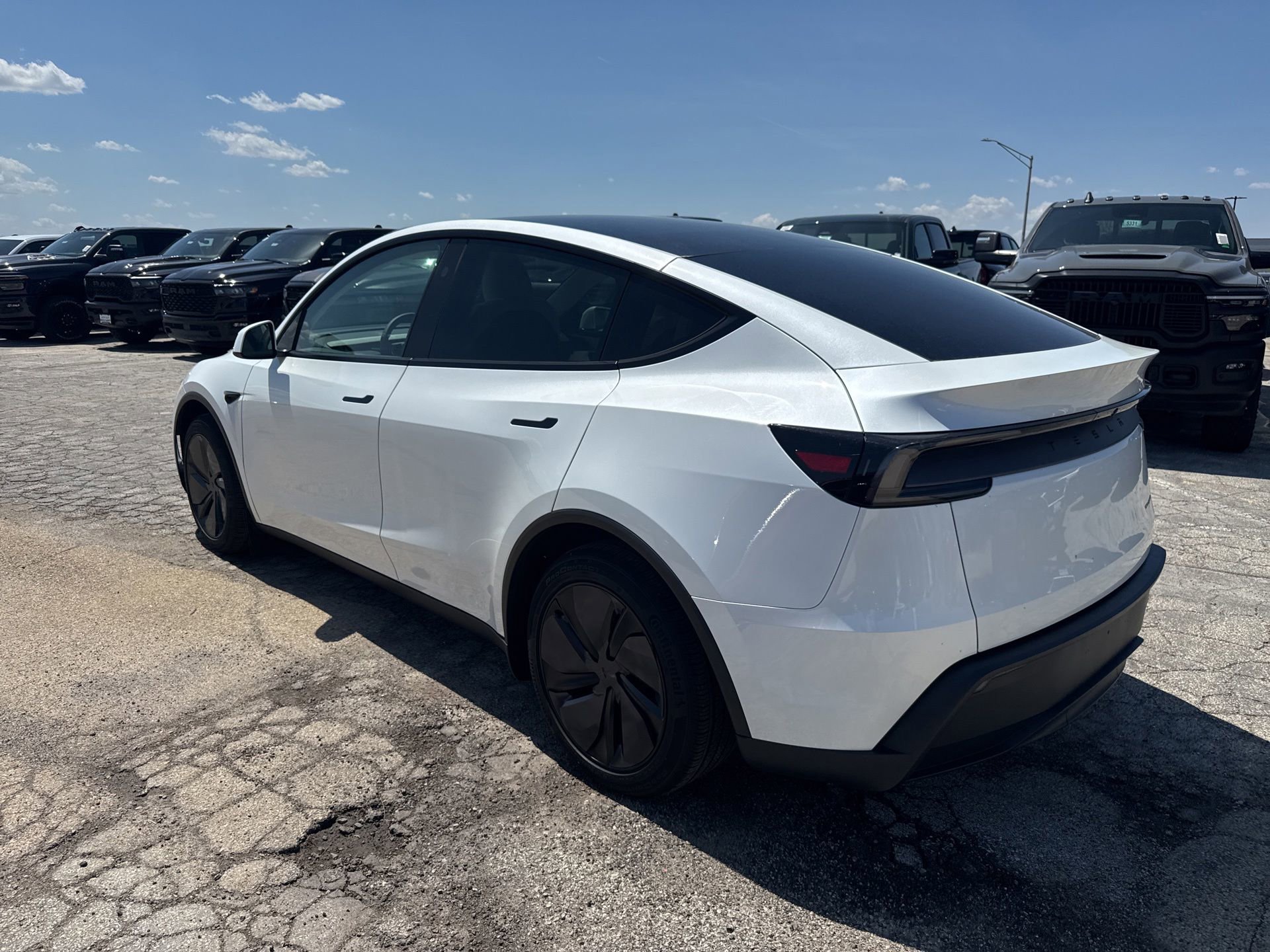 Used 2026 Tesla Model Y AWD image 7