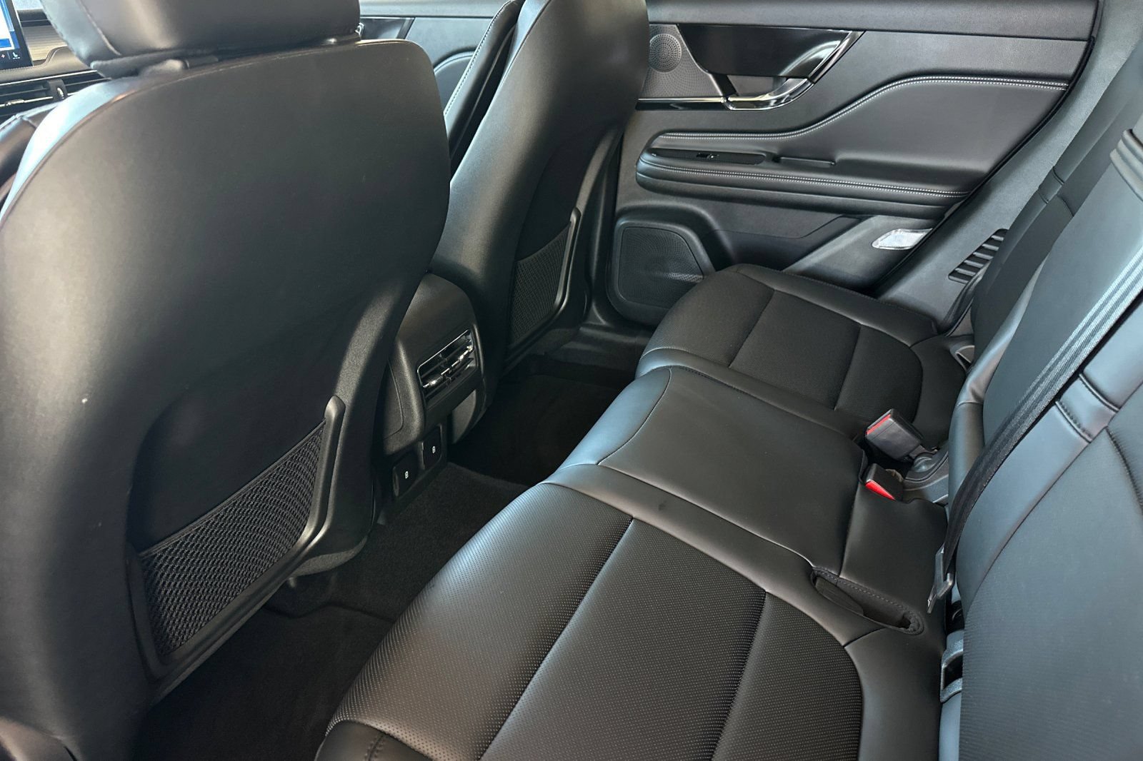 Certified 2025 Lincoln Corsair AWD w/ Equipment Group 101A image 11