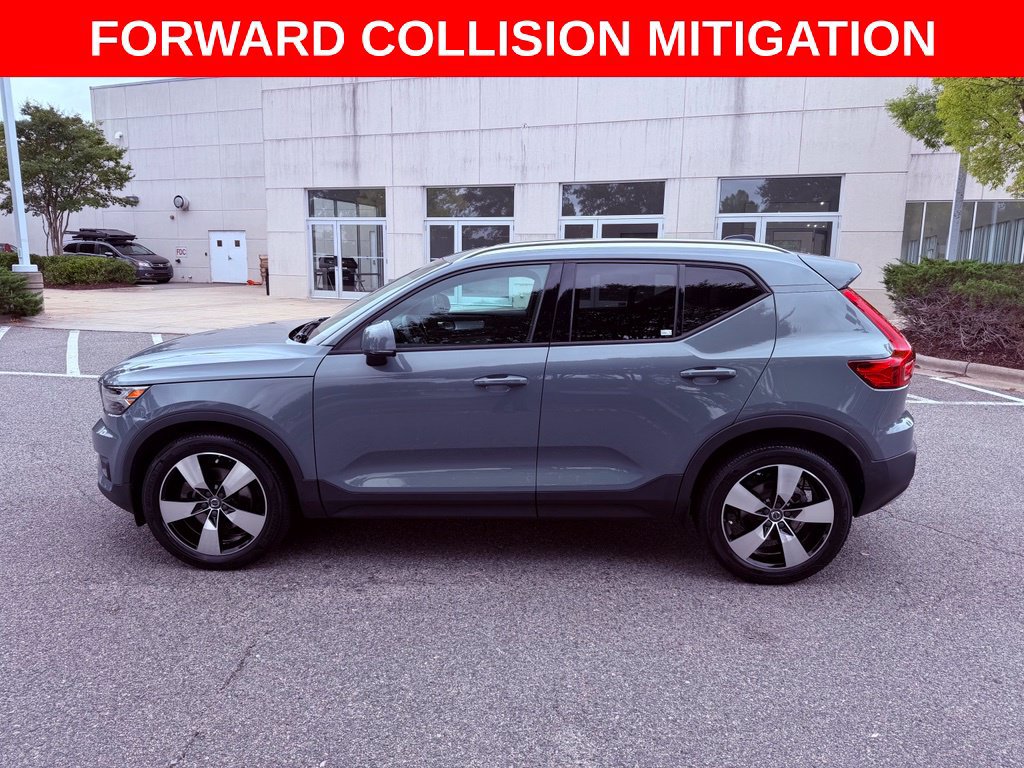 Used 2021 Volvo XC40 T5 Momentum w/ Premium Package AWD/4WD image 4