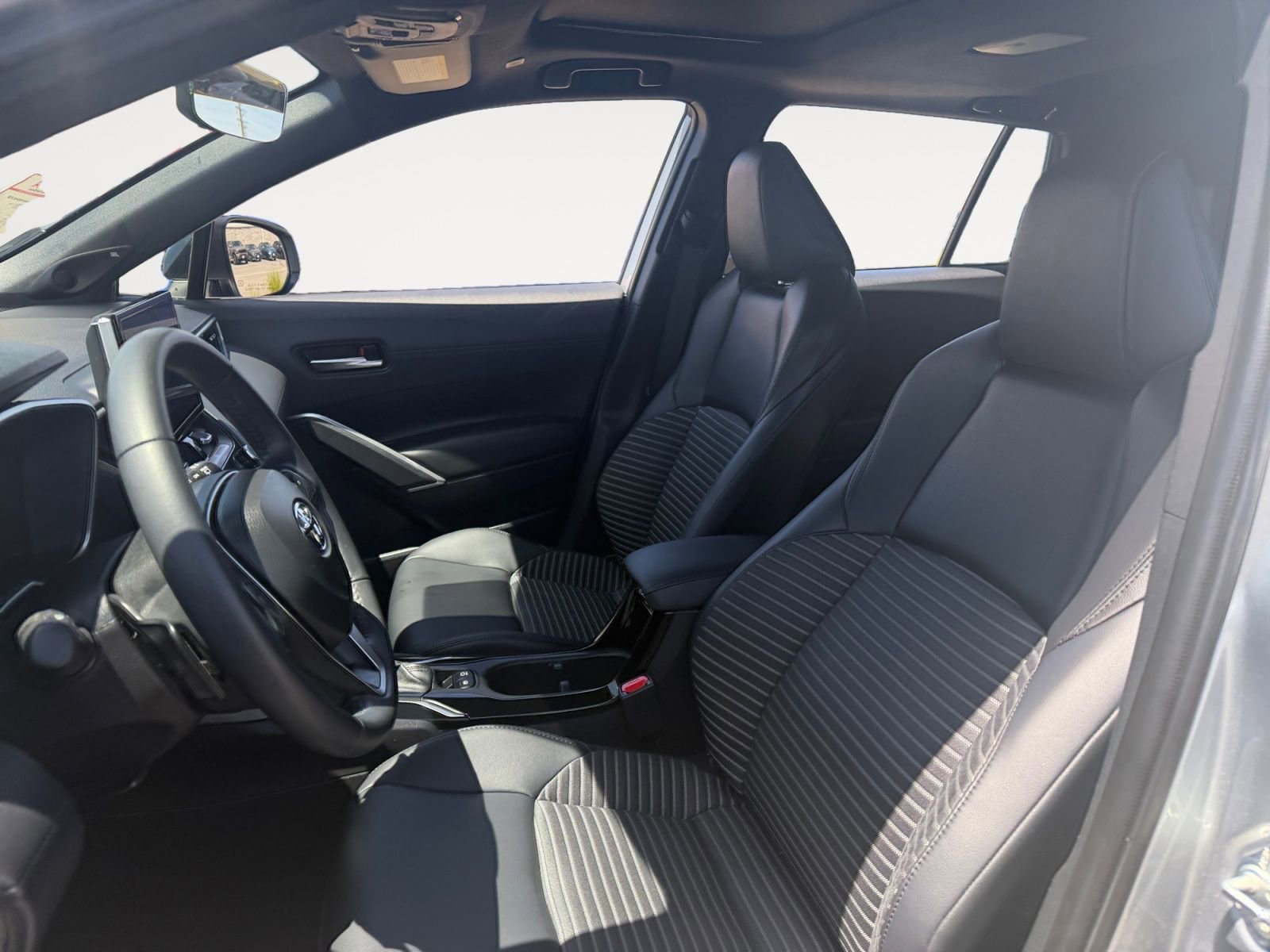 Used 2024 Toyota Corolla Cross XSE w/ Convenience Package image 9