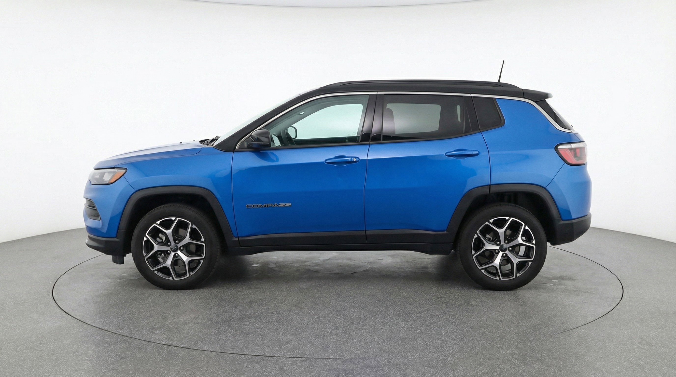 Used 2025 Jeep Compass Limited image 5