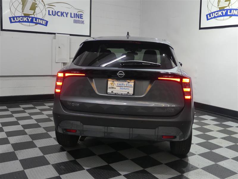 Used 2025 Nissan Kicks SV image 8
