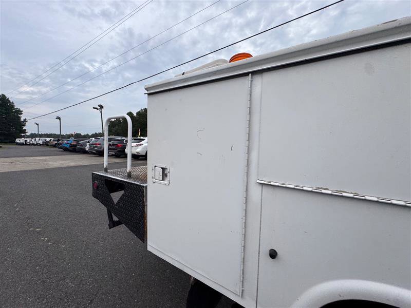Used 2004 Ford F550 4x4 Regular Cab Super Duty image 32