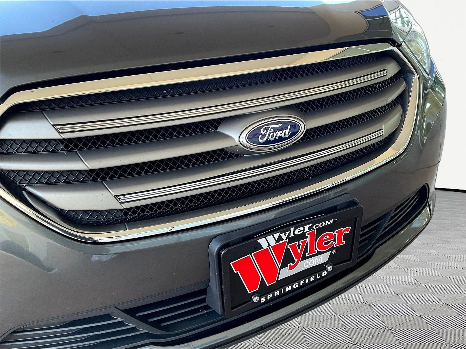 Used 2016 Ford Taurus SEL FWD image 31