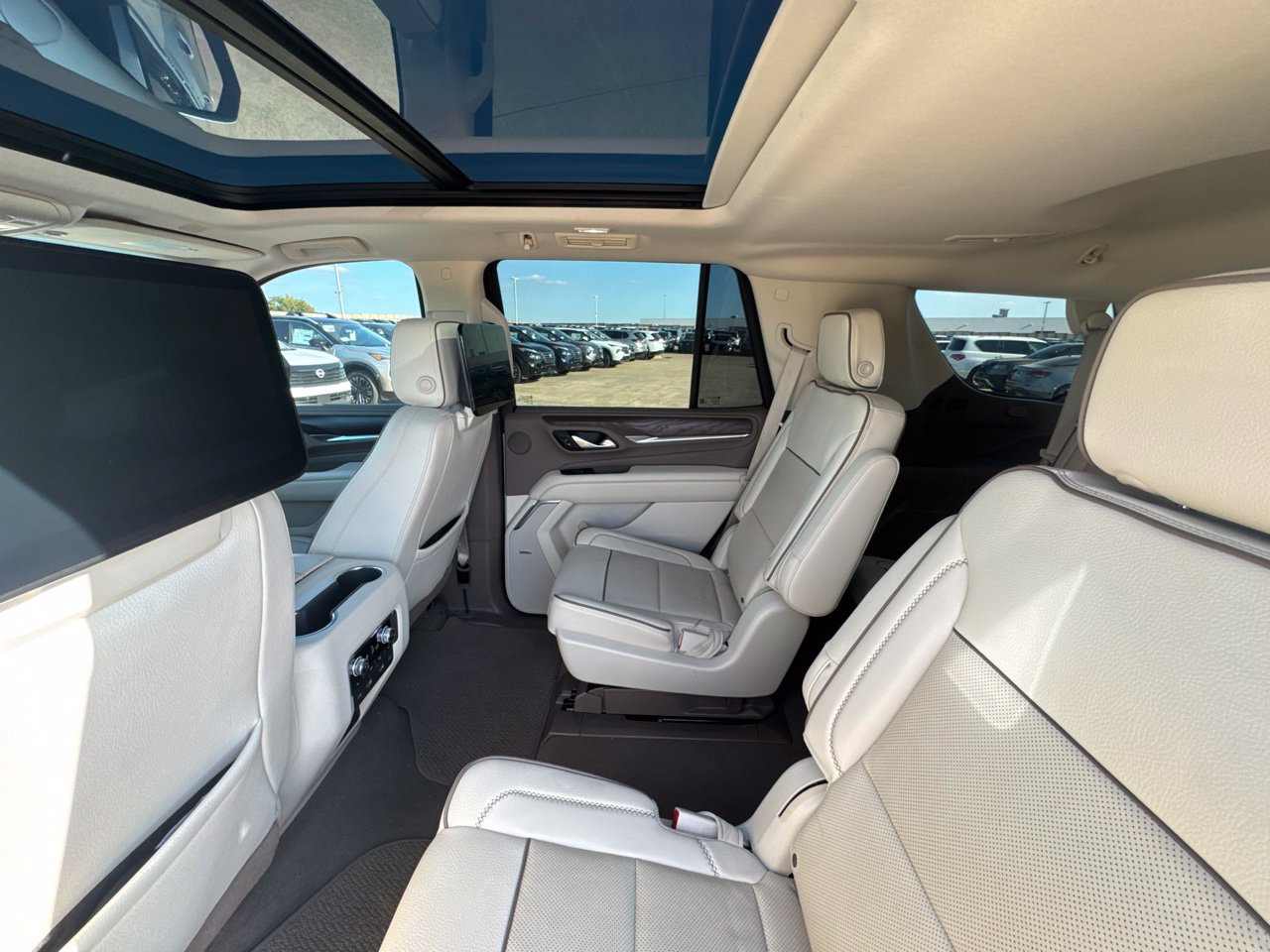 Used 2021 GMC Yukon Denali w/ LPO, Illumination Package AWD/4WD image 48