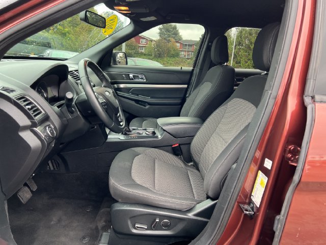Used 2018 Ford Explorer XLT w/ Equipment Group 201A AWD/4WD image 15