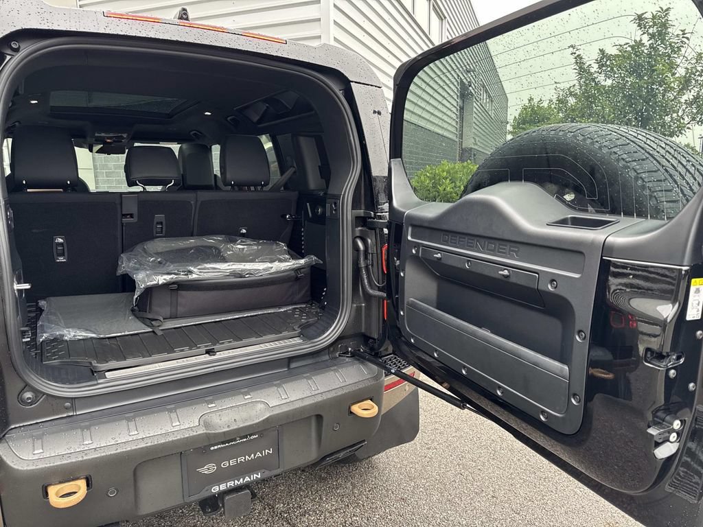 New 2026 Land Rover Defender 110 AWD/4WD image 6
