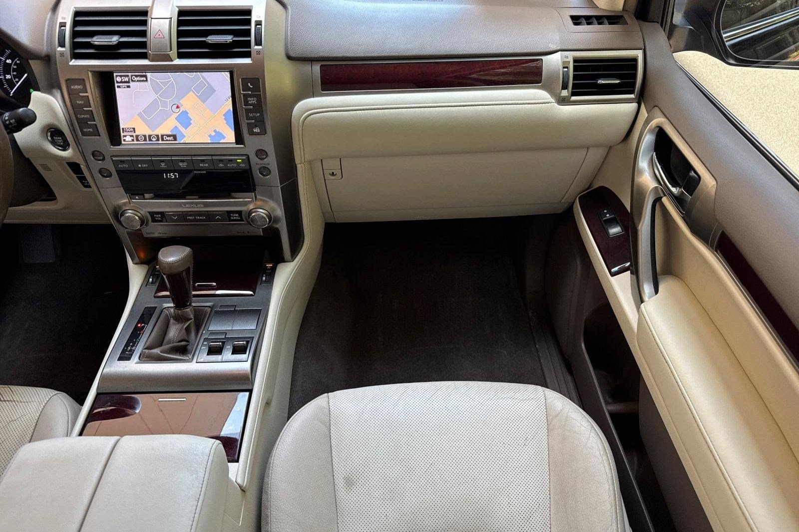 Used 2019 Lexus GX 460 Premium w/ Premium Package AWD/4WD image 32