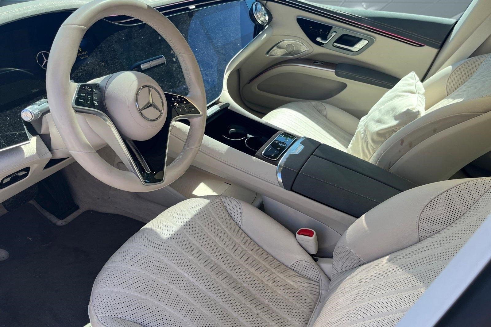 Used 2023 Mercedes-Benz EQS 580 4MATIC Sedan image 3