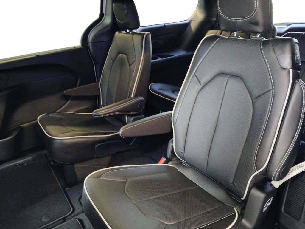 New 2027 Chrysler Pacifica Limited FWD image 22
