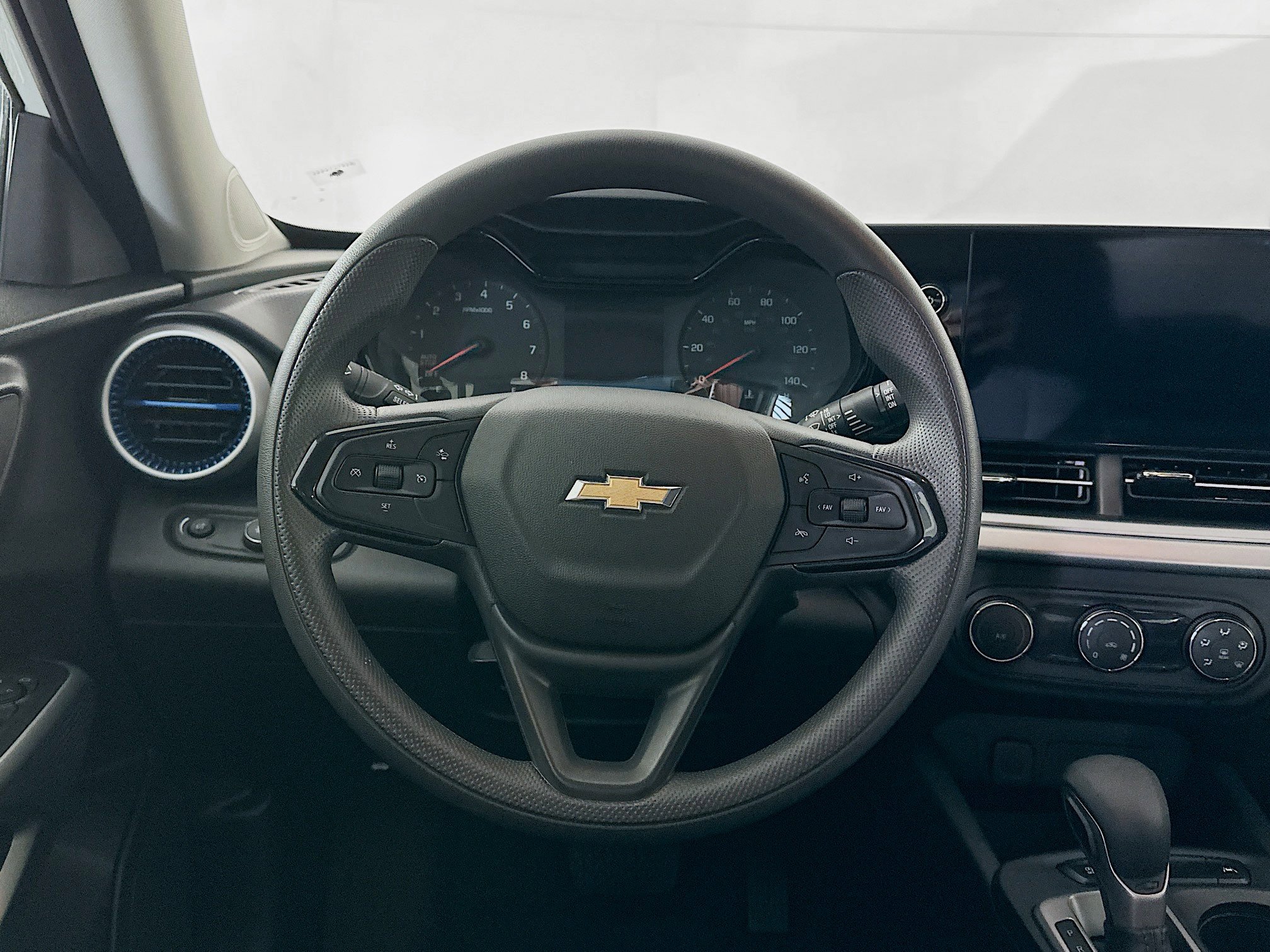 Used 2025 Chevrolet Trax LS image 17