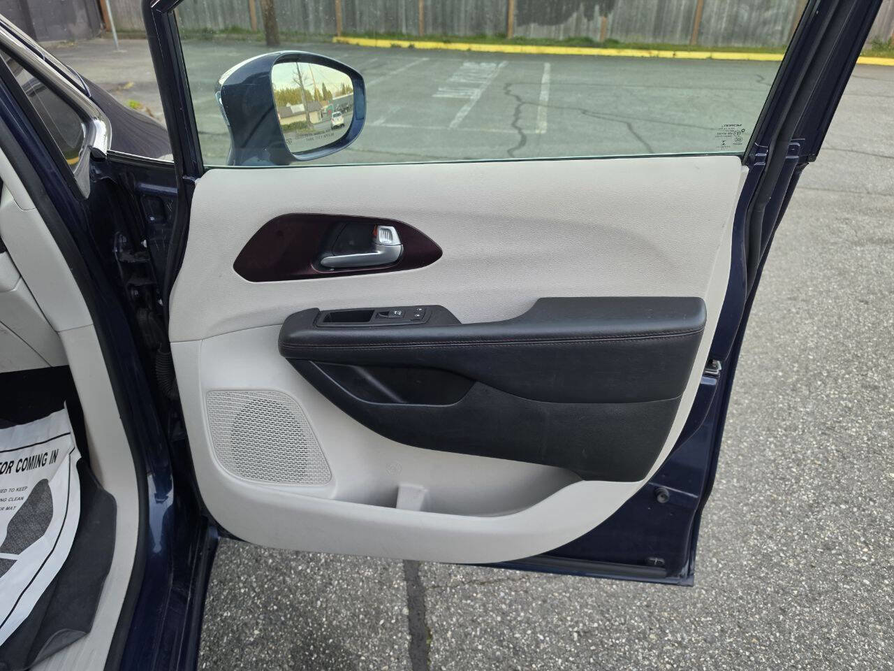 Used 2017 Chrysler Pacifica Limited w/ UConnect Theater Package FWD image 55