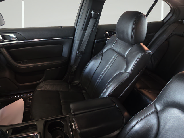 Used 2016 Lincoln MKS FWD image 22