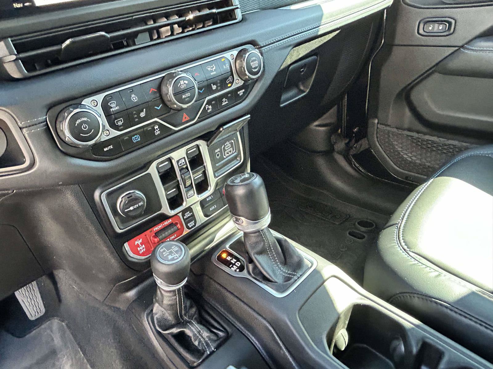 Used 2024 Jeep Wrangler Unlimited Rubicon 4xe w/ Technology Group AWD/4WD image 18