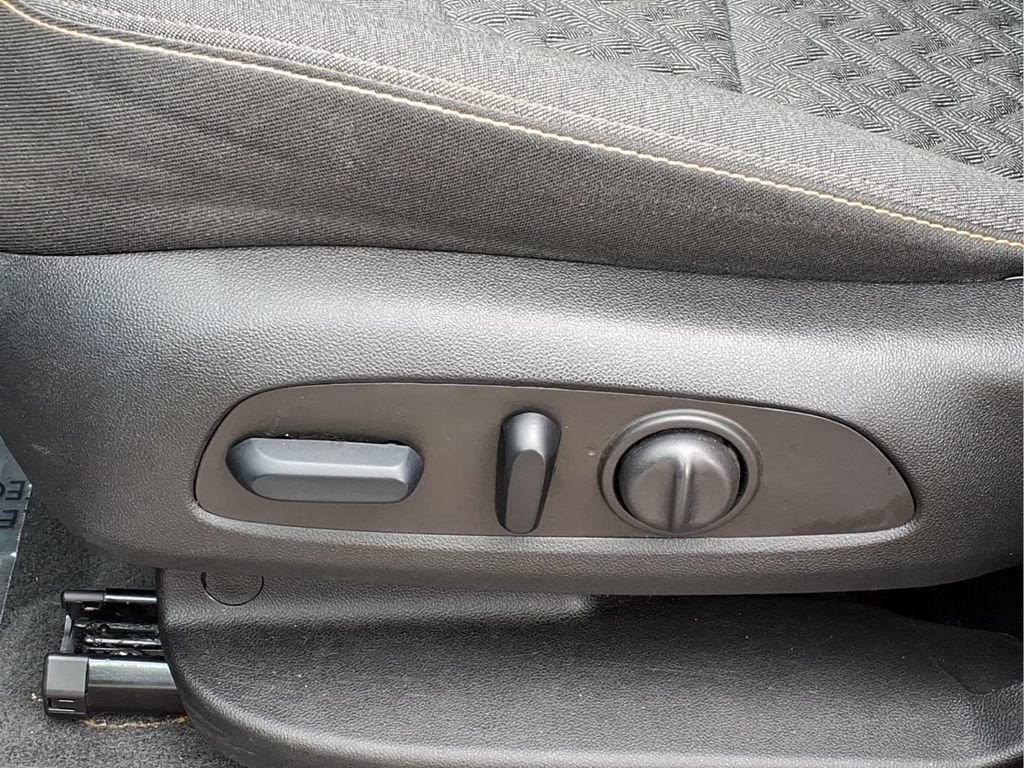 Used 2024 Chevrolet Equinox LT FWD image 22