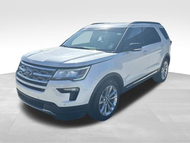 Used 2018 Ford Explorer XLT w/ Equipment Group 202A image 3