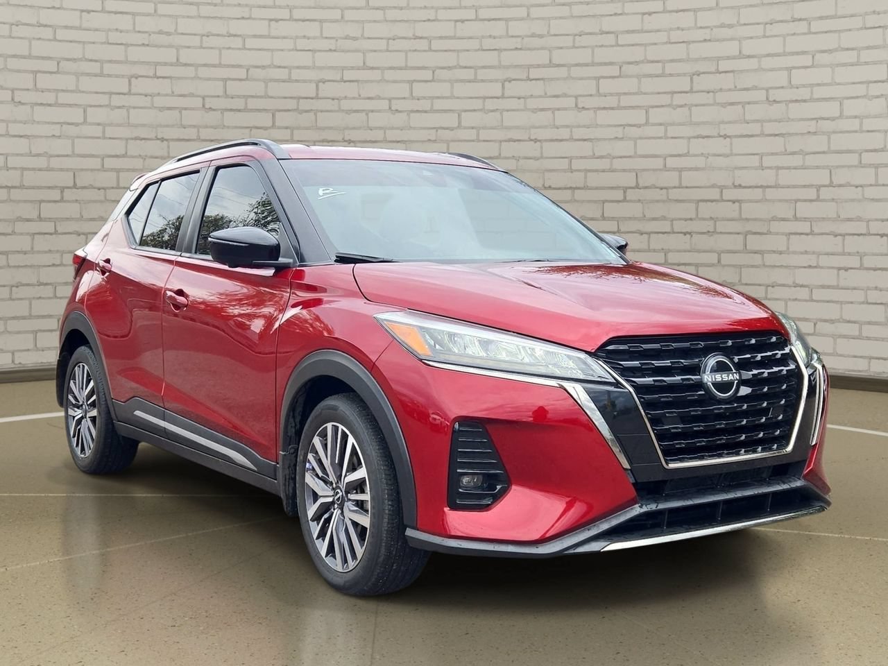 Certified 2024 Nissan Kicks SR FWD image 3
