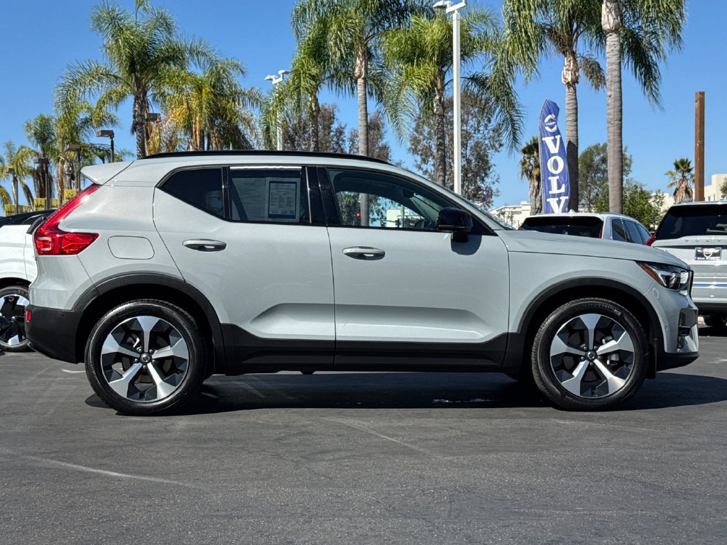 Certified 2026 Volvo XC40 B5 Plus AWD/4WD image 6