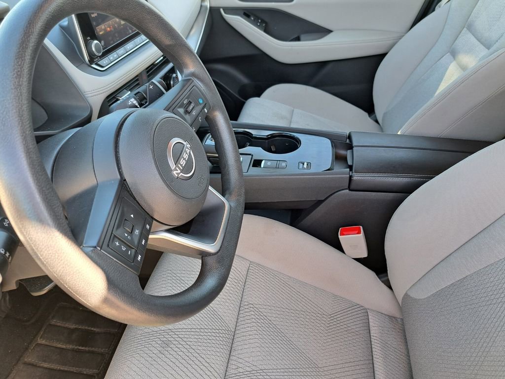 Used 2024 Nissan Rogue SV image 16