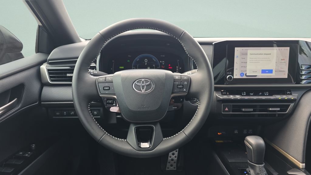 Used 2025 Toyota Camry SE image 12