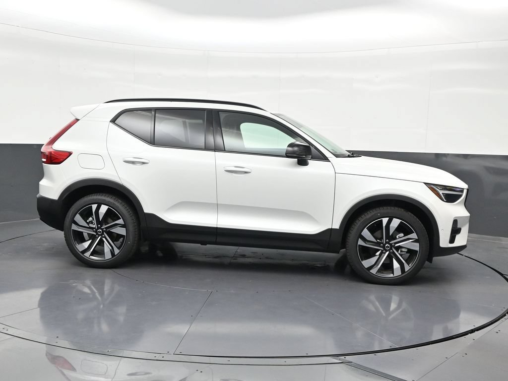 New 2026 Volvo XC40 B5 Plus w/ Climate Package AWD/4WD image 6