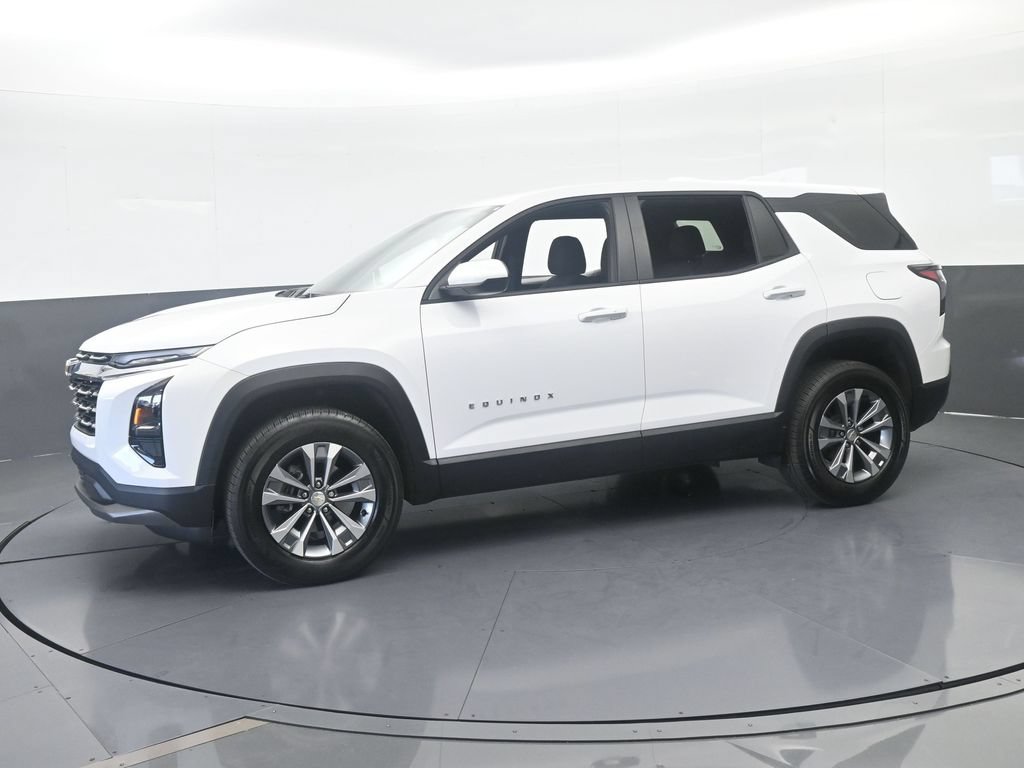 Used 2026 Chevrolet Equinox LT FWD image 2