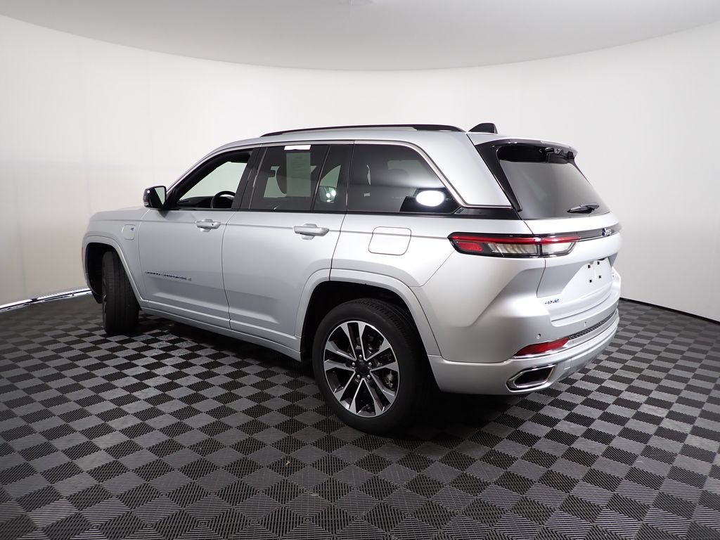 Used 2022 Jeep Grand Cherokee Overland w/ Luxury Tech Group IV AWD/4WD image 13