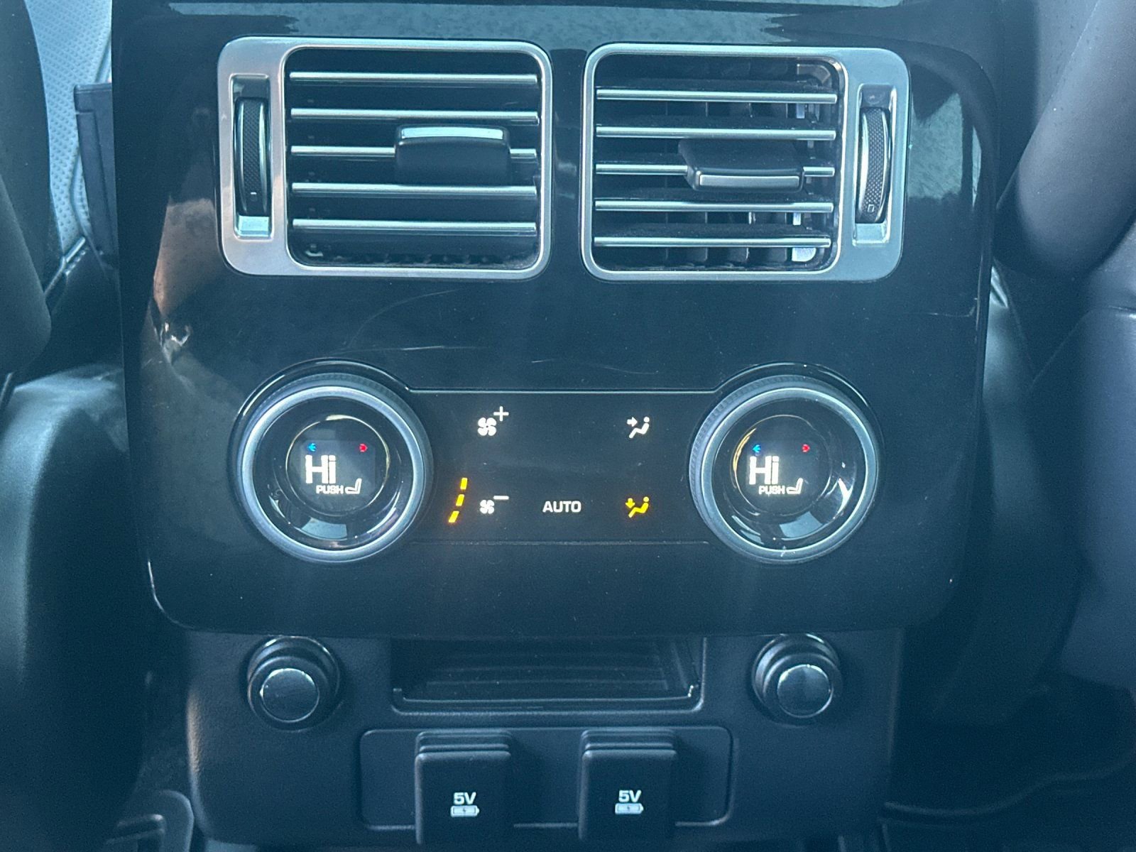 Used 2020 Land Rover Range Rover HSE image 13