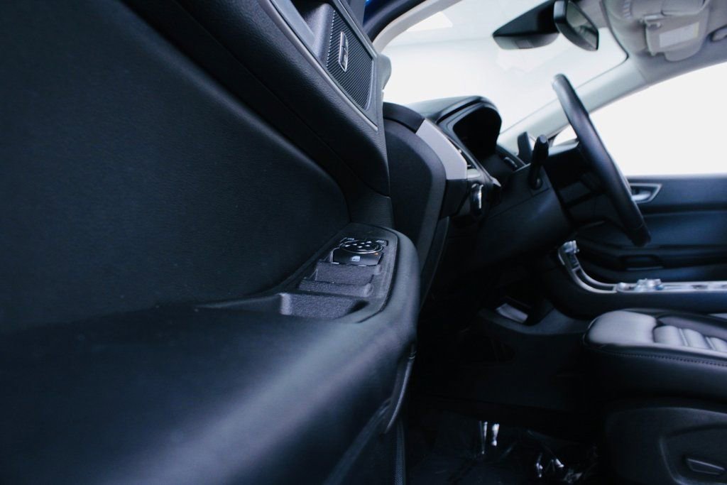 Used 2024 Ford Edge SEL image 5