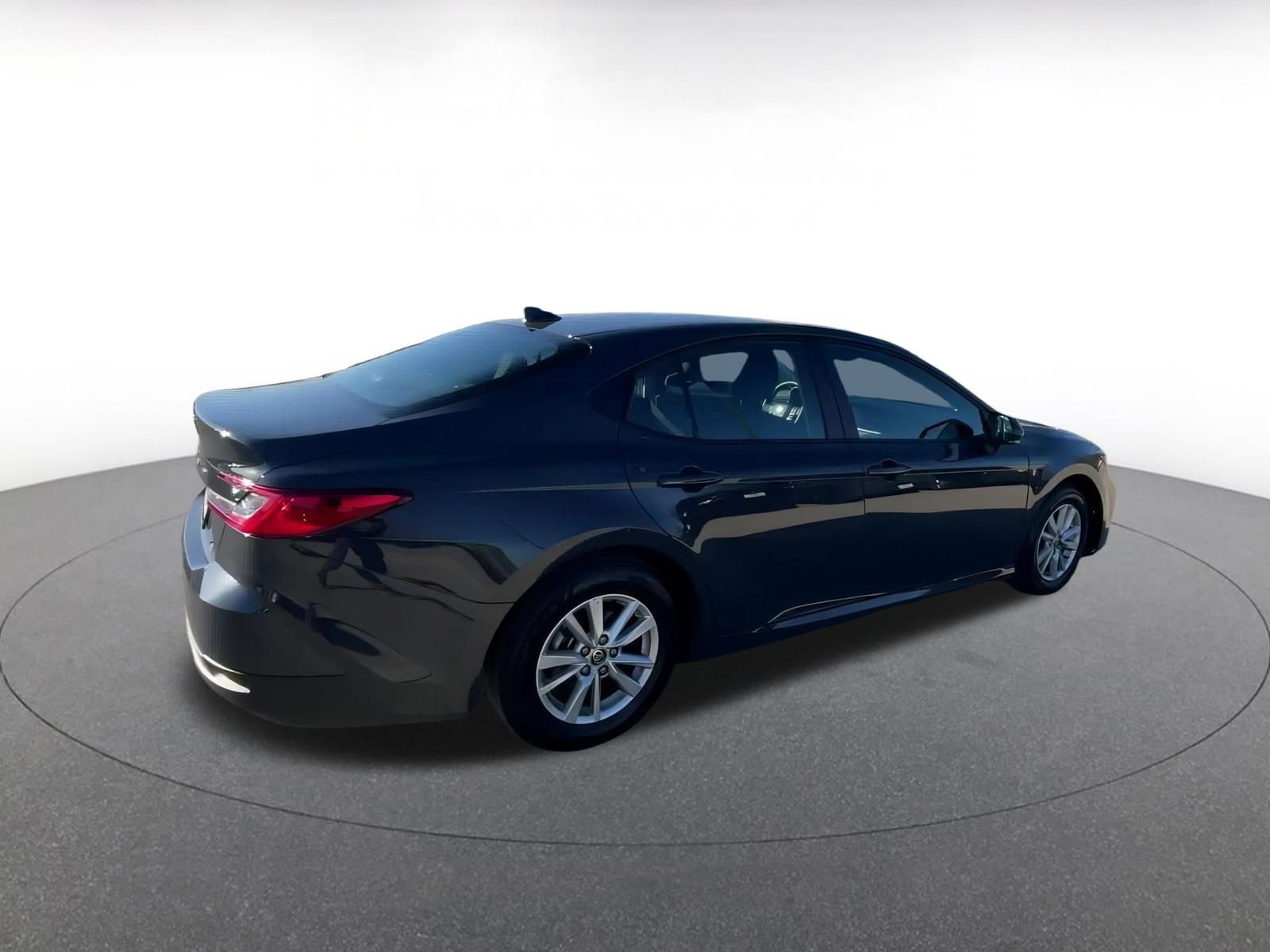 Used 2025 Toyota Camry LE image 14