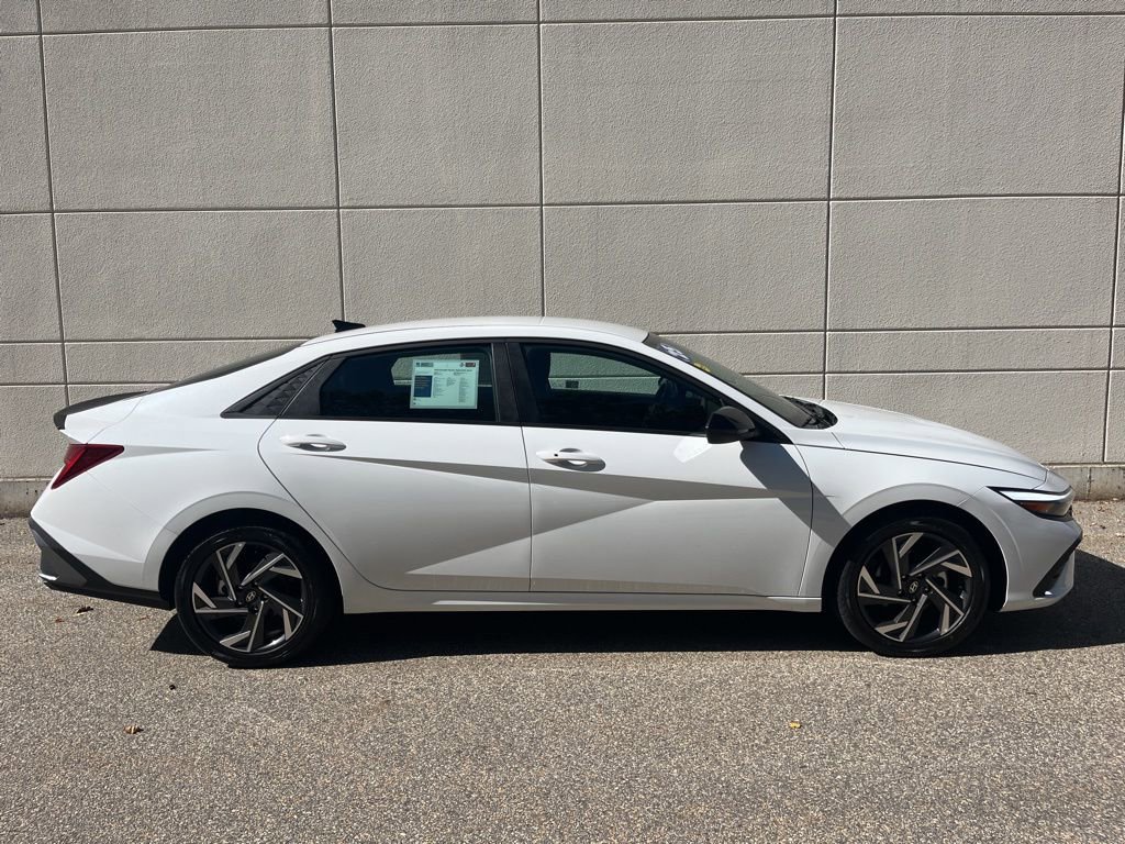 Used 2025 Hyundai Elantra SEL image 5