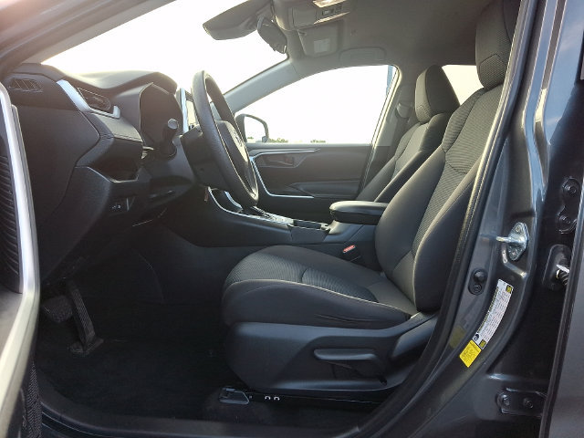 Used 2023 Toyota RAV4 LE AWD/4WD image 16
