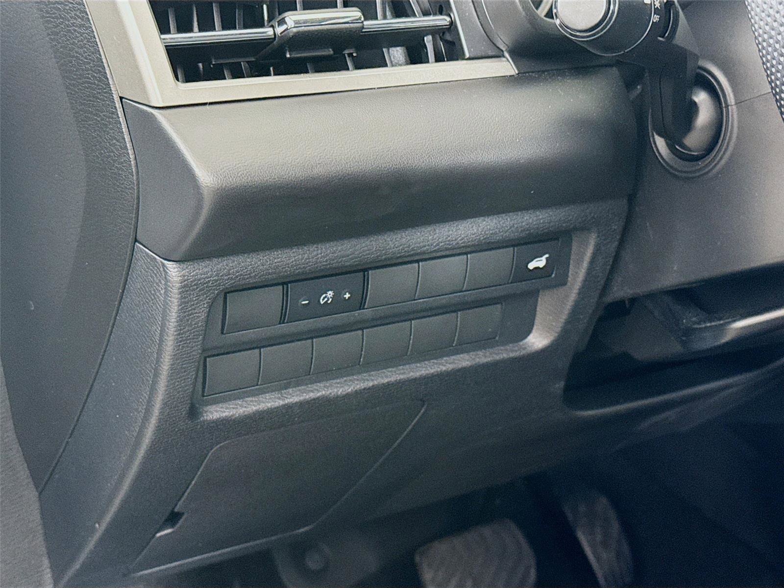 Used 2024 Mitsubishi Outlander SE image 7