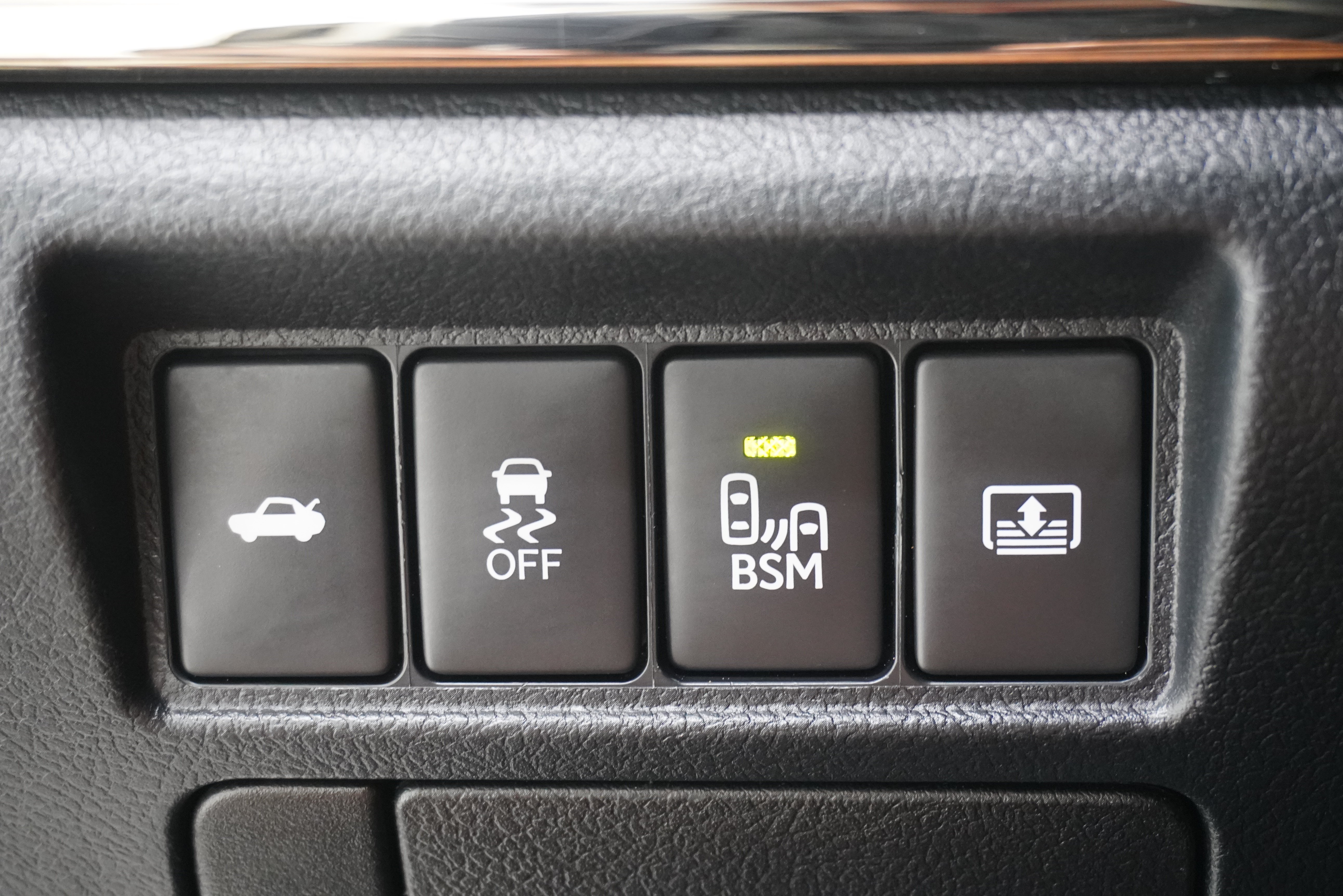 Used 2013 Toyota Avalon Limited w/ Technology Pkg FWD image 28