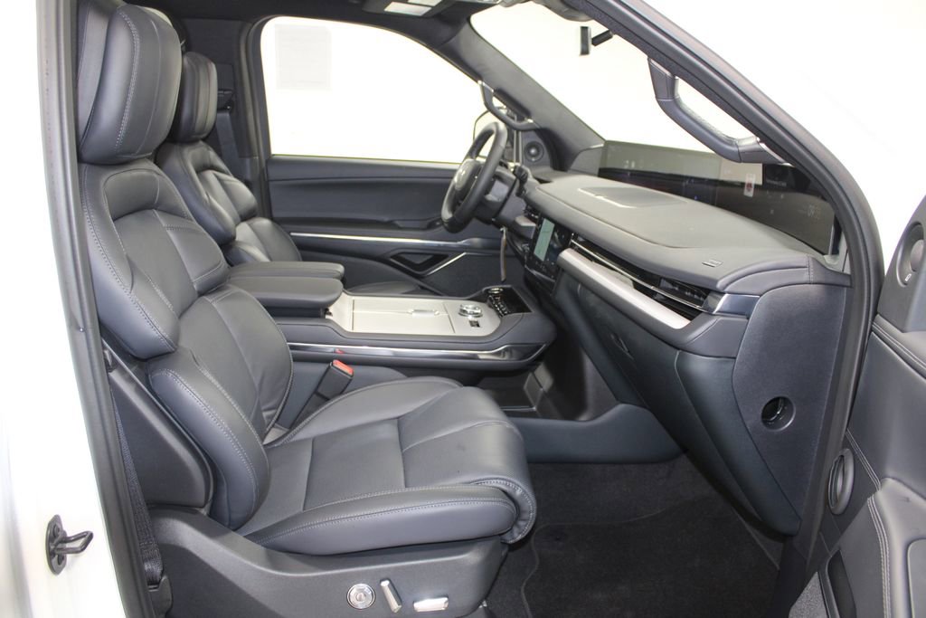 New 2025 Lincoln Navigator L Reserve w/ Jet Appearance Package image 32