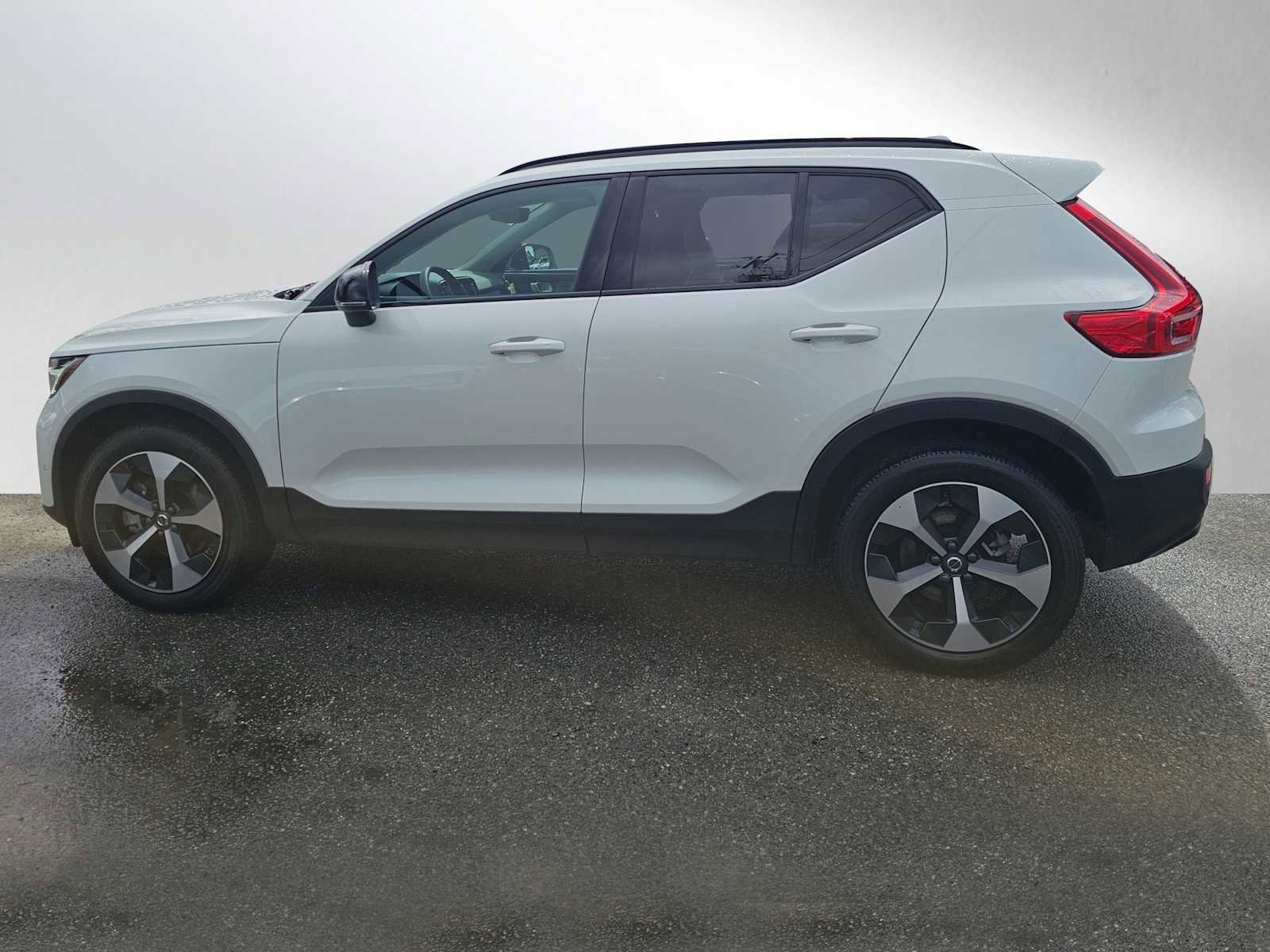 Used 2026 Volvo XC40 B5 Plus w/ Protection Package Premier image 6