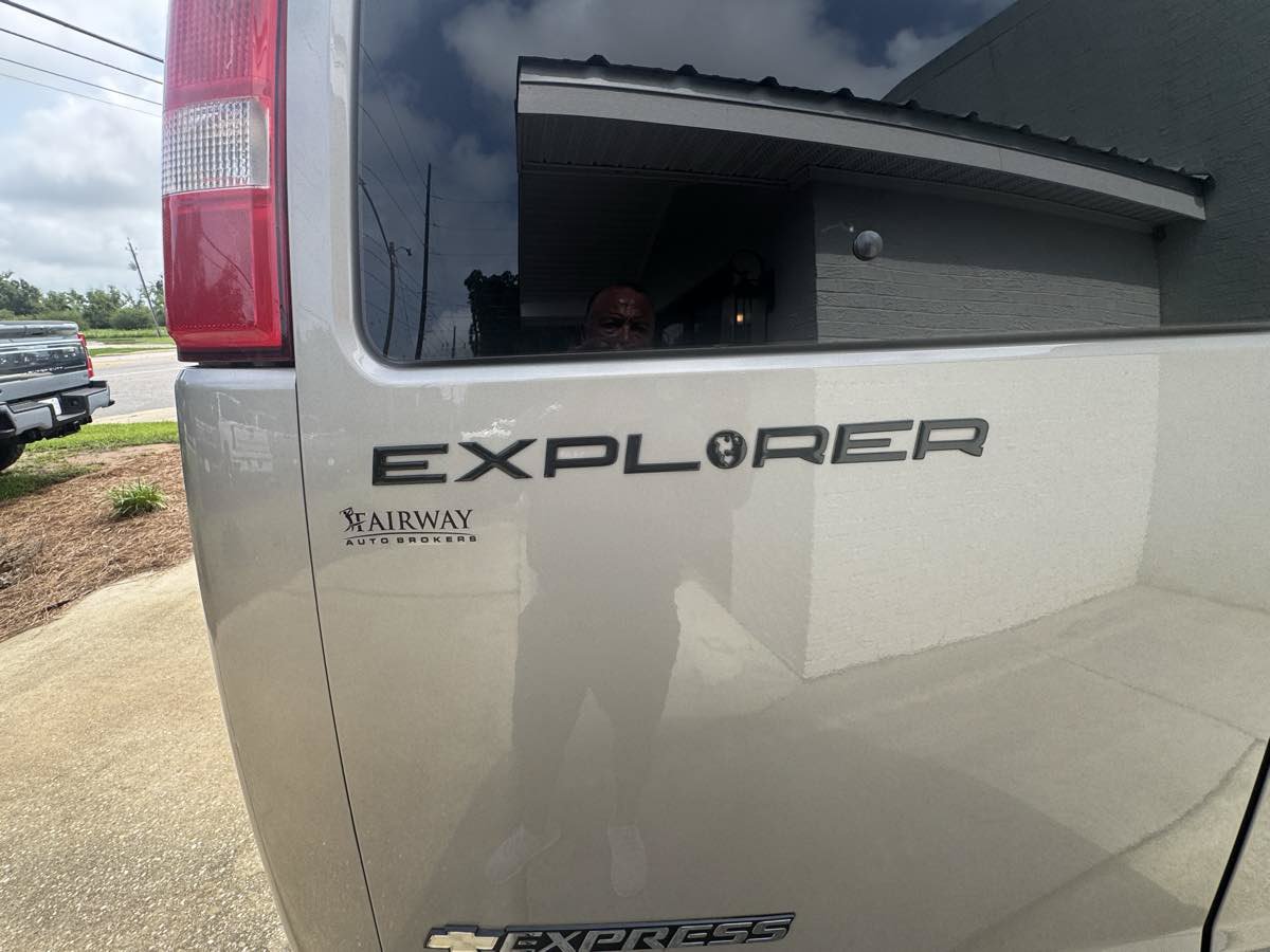 Used 2022 Chevrolet Express 2500 Extended w/ Enhanced Convenience Package RWD image 18