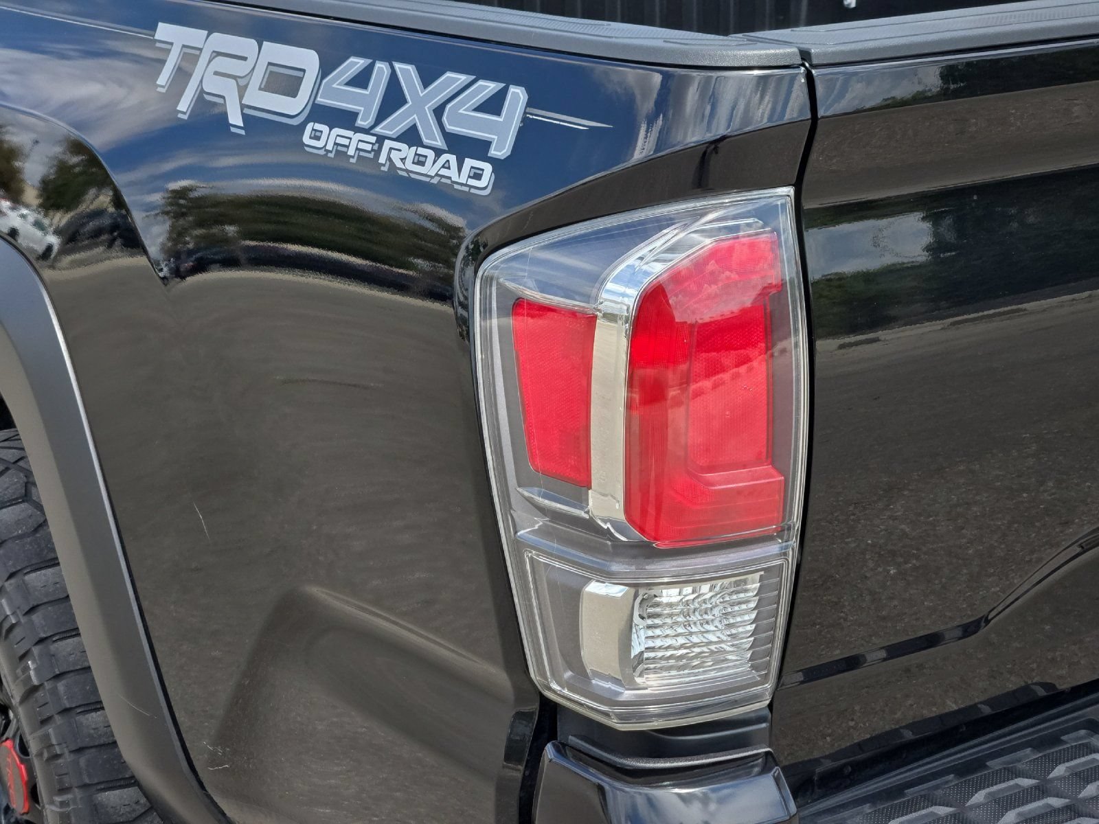 Used 2023 Toyota Tacoma TRD Off-Road w/ Technology Package AWD/4WD image 23