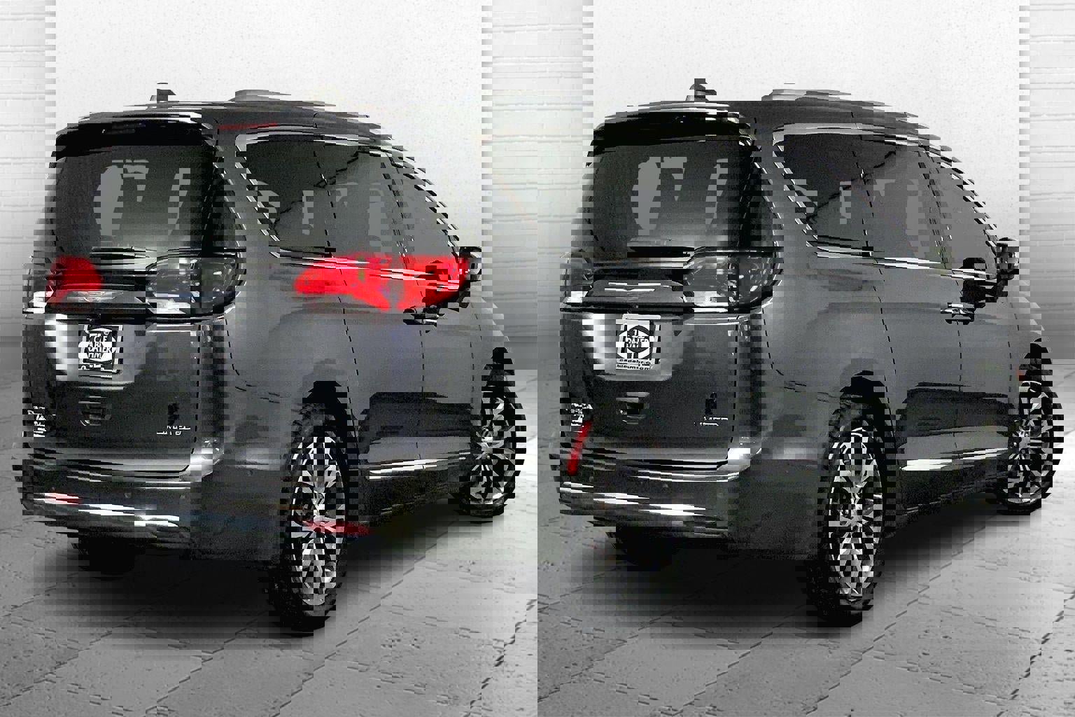 Used 2017 Chrysler Pacifica Limited image 13