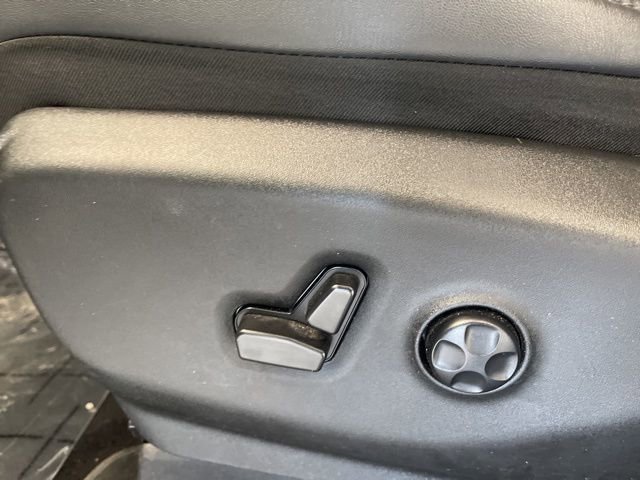 Used 2025 Chrysler Pacifica Select image 19