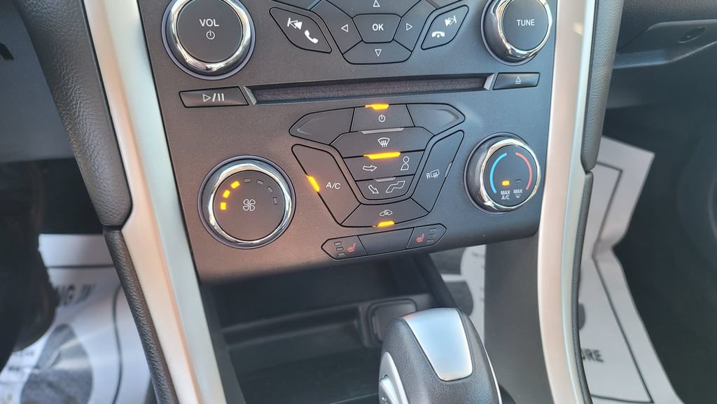 Used 2015 Ford Fusion SE w/ Equipment Group 202A FWD image 22