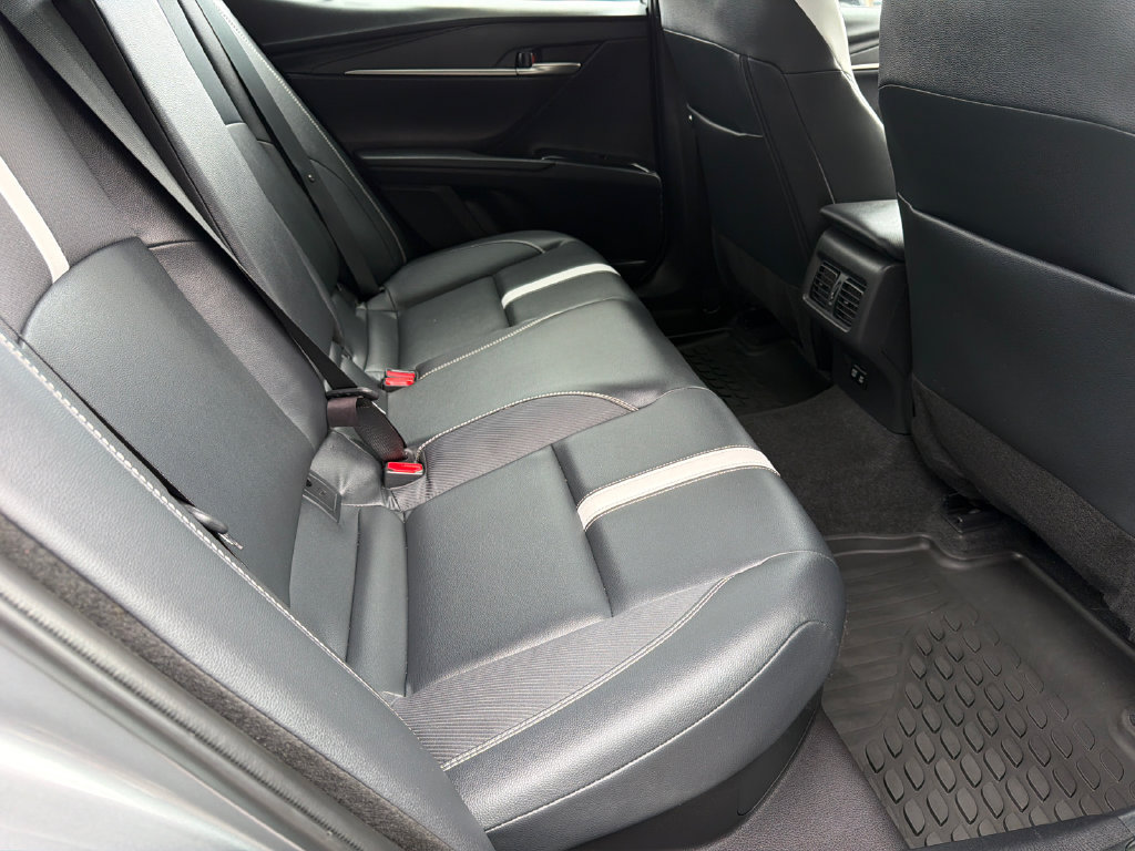 Used 2025 Toyota Camry SE FWD image 18