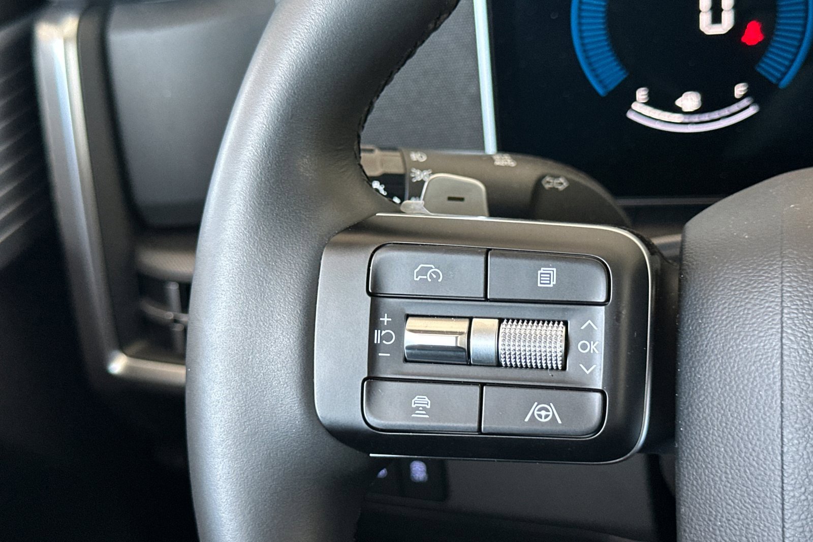 Certified 2025 Hyundai Santa Fe SEL image 35