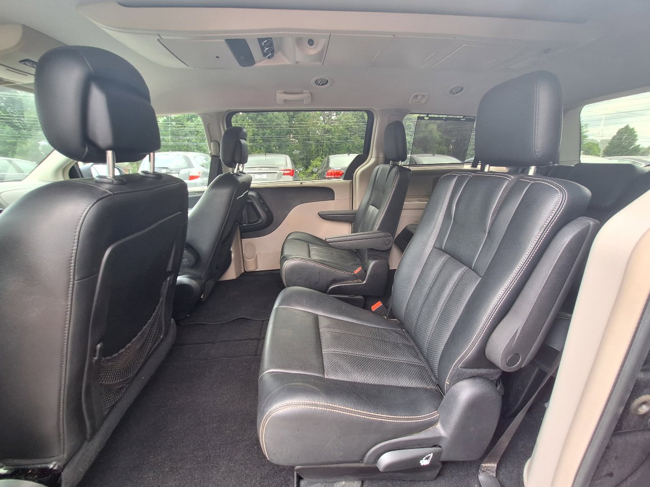 Used 2015 Chrysler Town & Country Touring-L w/ Driver Convenience Group image 26