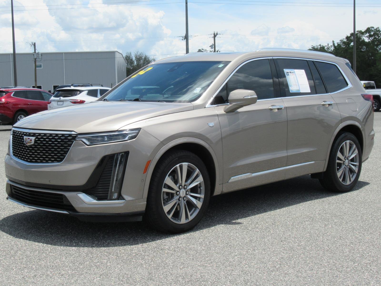 Used 2022 Cadillac XT6 Premium Luxury w/ Technology Package FWD image 3
