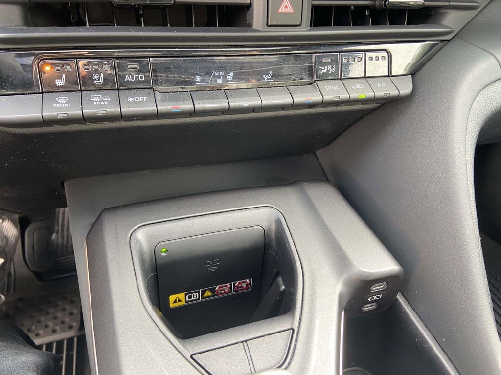 Used 2023 Toyota Crown Limited image 27