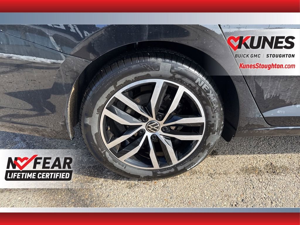 Used 2025 Volkswagen Jetta SE image 11
