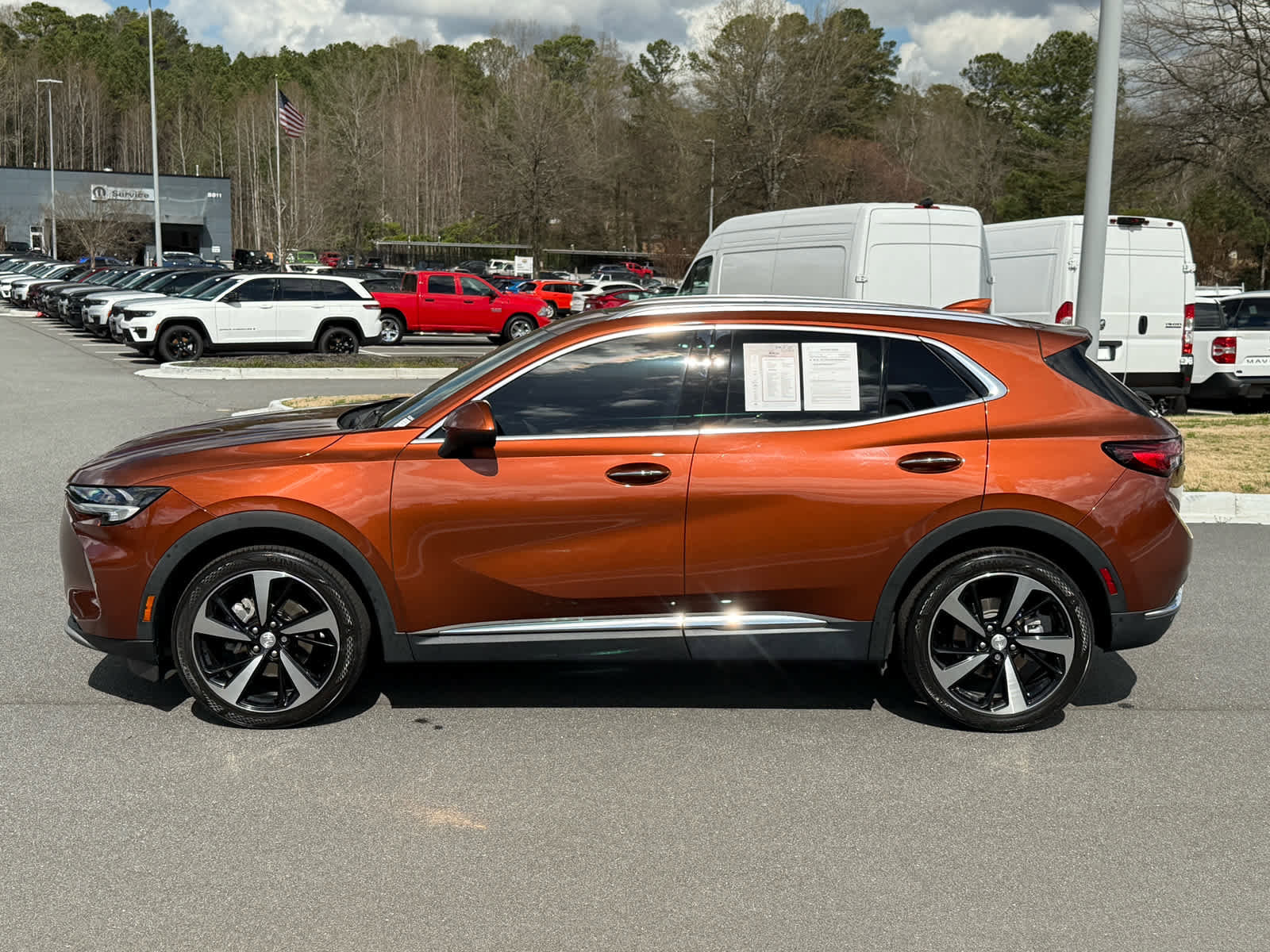 Used 2021 Buick Envision Essence image 2